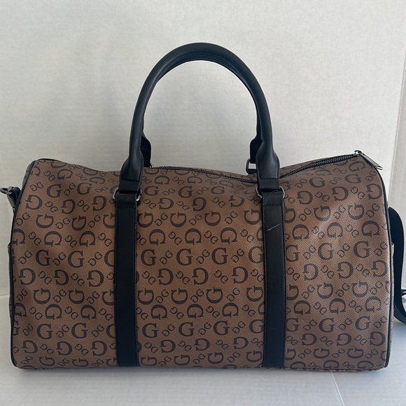 New GUESS Logo Travel/Duffle Bag - Picture 9 of 9